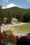 Vista dell'Amiata dalle Macinaie in estate (20kb)
